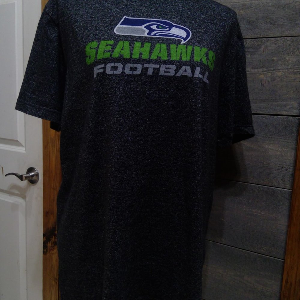 NFL Team Apparel Women's Seahawks T-shirt L